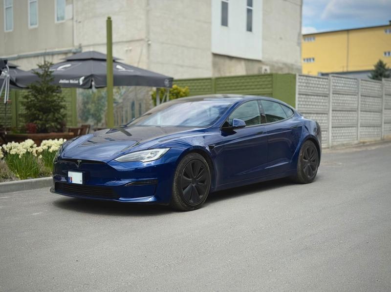 Model S Plaid — fotografia 1 din 4