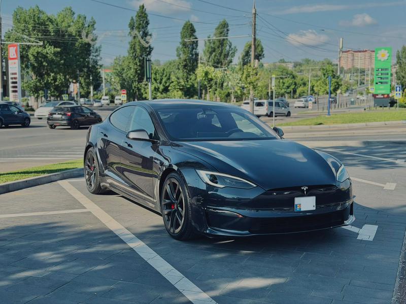 Model S Plaid — fotografia 1 din 4